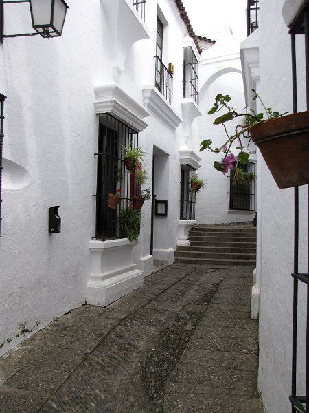calle cuna.jpg - Oorspronkelijk was het de bedoeling om het dorp na de wereldtentoonstelling af te breken. Aangezien er echter toeristen bleven komen, is dit plan nooit uitgevoerd.